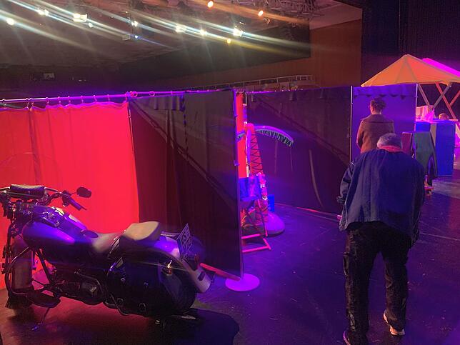 Bild 15: Großartige Show auf der Bühne, harte Arbeit hinter den Kulissen: So sieht es aus, wenn der Frohsinn einen Zunftball auf die Beine stellt