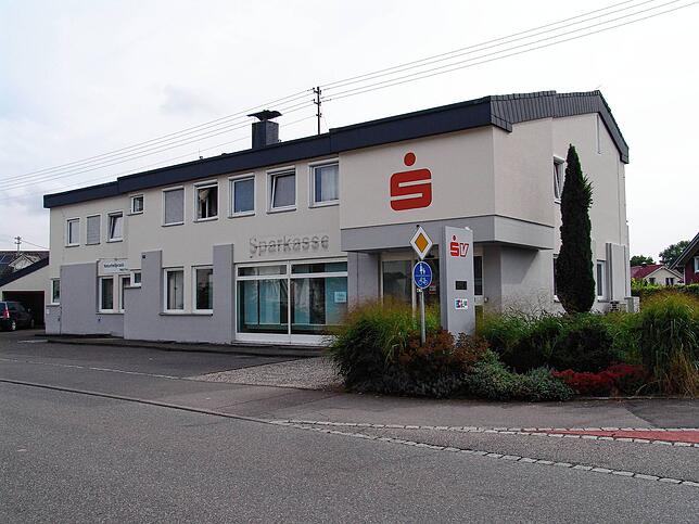 Das Sparkassengebäude in Mimmenhausen steht derzeit leer. Das Geldinstitut hat es bereits verkauft.