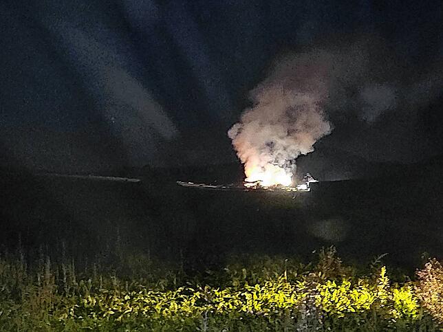 Von Weitem ist der Rauch am Dienstagabend, 3. September, am Nachthimmel über Klettgau zu sehen.