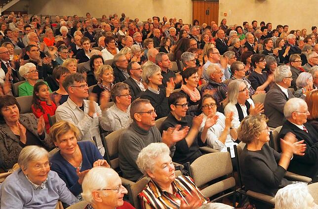 Rund 500 Besucher erleben im Franziskaner einen starken Auftritt des Sinfonieorchesters Villingen-Schwenningen unter seinem neuen ...