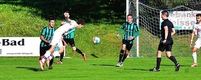 Bild 29: FC Zell übernimmt mit dem 2:1 beim FC Erzingen die Tabellenführung &ndash; und wir haben die Bilder!