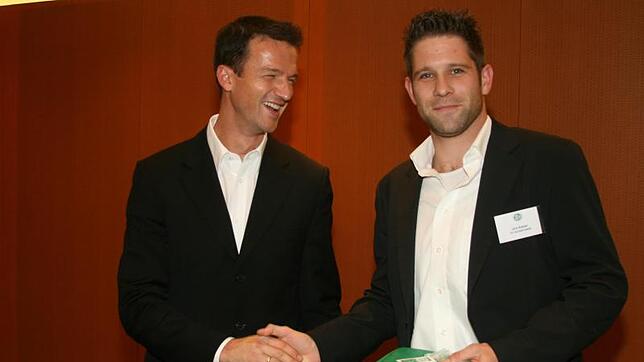 Glückwunsch: „Respekt! So ein absichtliches Eigentor gäbe es in der Bundesliga nicht“, sagte Ex-Nationalspieler Fredi Bobic, der ...