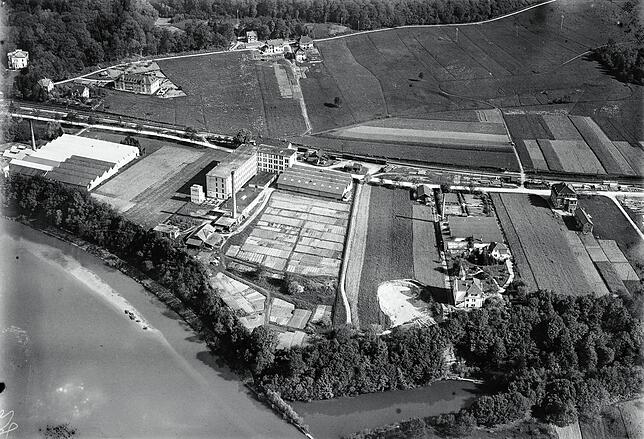 Der Laufenpark war einst Industrieareal. In den 50er Jahren (von links) die Textilfabrik Eggemann & Lange, die Seidenweberei Klein ...
