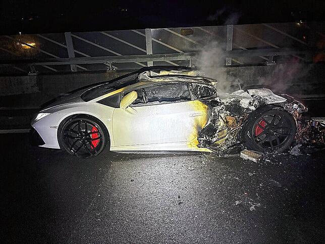 Der Brand verursacht einen Totalschaden am Lamborghini.