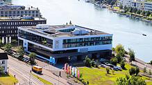 (Archivbild) Das Bodenseeforum aus der Vogelperspektive im Jahr 2024: Seit es als Veranstaltungshaus genutzt wird, flammen immer wieder ...