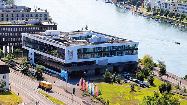 (Archivbild) Das Bodenseeforum aus der Vogelperspektive im Jahr 2024: Seit es als Veranstaltungshaus genutzt wird, flammen immer wieder ...