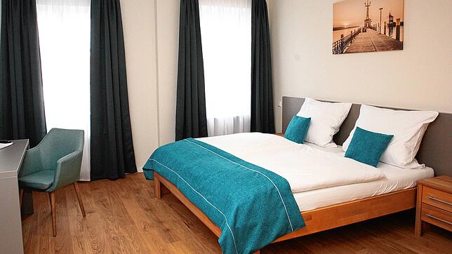 (Symbolbild) Ein schönes Zimmer im schönen Konstanz. Die Einnahmen durch die Bettensteuer sollen zukünftig dem Klimaschutz zugutekommen.