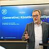 René Deist, Digital-Chef von ZF Friedrichshafen, stellt im Dezember 2023 in Friedrichshafen die KI-Pläne des Automobilzulieferers vor. ...