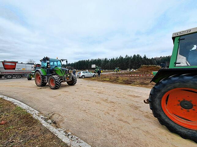Bild 2: Protest der Landwirte &ndash; Bilder der Sternfahrt nach Horheim am Montag
