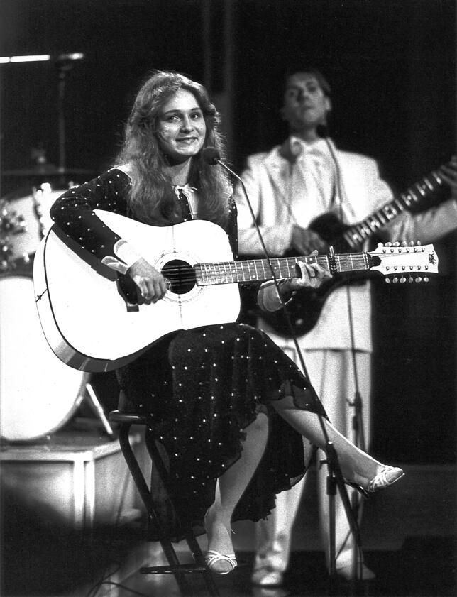 Ein unvergesslicher Moment: Nicole, damals 17 Jahre alt, singt 1982 im ESC-Finale im englischen Harrogate.