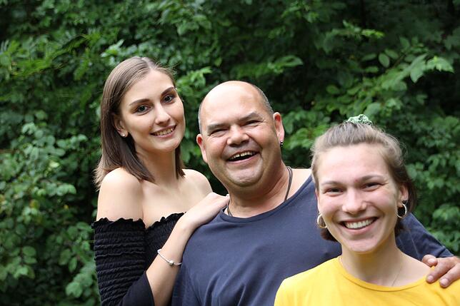 So sehen glückliche Menschen aus: Julia Capellino, Mäx Kessler und Isabel Allert (von links).