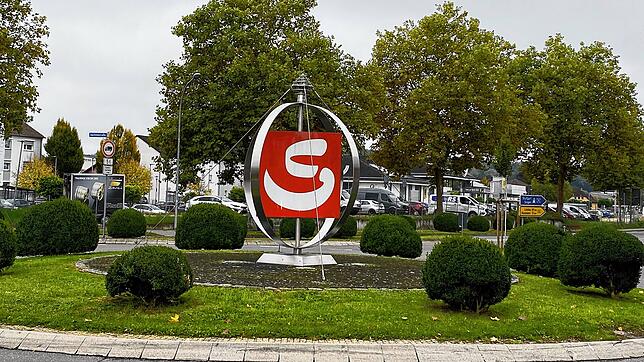 Auf dem ZG-Kreisel ist das „Stockach-S“ besonders gut zu sehen. Das Erscheinungsbild der Stadt soll nach knapp 30 Jahren modernisiert ...
