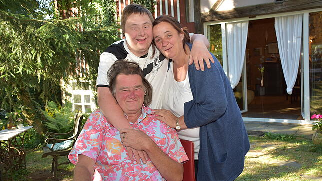 Eine glückliche Familie: Gerd-Ulrich und Gabi Schubert aus Heiligenberg mit ihrem Sohn Matthias.