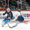 Verlängerung: Ken-André Olimb (links) wird auch in der Saison 2023/24 für die Schwenninger Wild Wings stürmen.