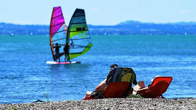 Sommerfeeling pur auf dem Bodensee – damit es für alle entspannt bleibt, helfen ein paar einfache Regeln.