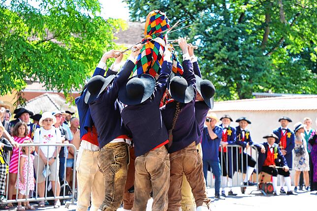 Die Frommerner Volkstanzgruppe aus Balingen hatte einen Schwert- und Kettentanz einstudiert.