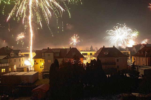 Silvesterfeuerwerk 2024/25, von Christian Klemm per Drohne in Schwenningen, von Rolf Ketterer vom Warenberg aus und von Andreas Block ...