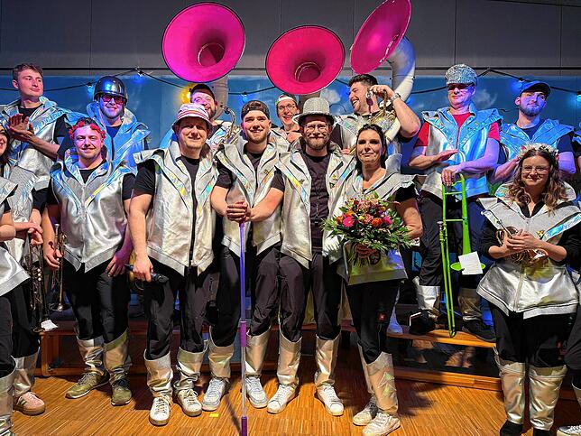 Bild 31: Bunte Fasnacht in Reckingen: Fasnachtsgärtner zeigen, wie man richtig feiert!