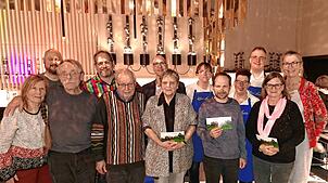 Der 89-jährige Martin Blümcke (Fünfter von links) und seine Gruppe „Arkadenschreck“ aus Laufenburg gewinnen den ersten Platz bei der ...