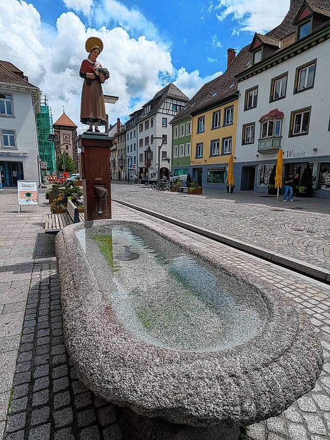 Brunnen in der Bickenstraße. Die Stadt plant, dass dort künftig Trinkwasser entnommen werden kann.