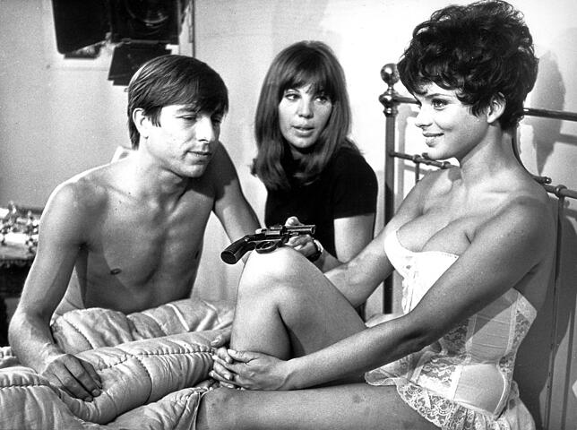 Hauptdarsteller Werner Enke (von links), Regisseurin May Spils und Uschi Glas 1967 beim Dreh des Films „Zur Sache, Schätzchen“.