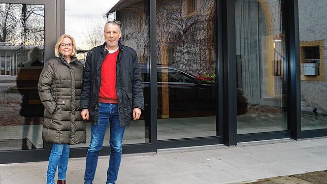Den in der Sanierungsphase neu entstandenen Mehrzweckraum hat Horst Biedermann zusammen mit seiner Frau Heike noch als Klosterschenke ...