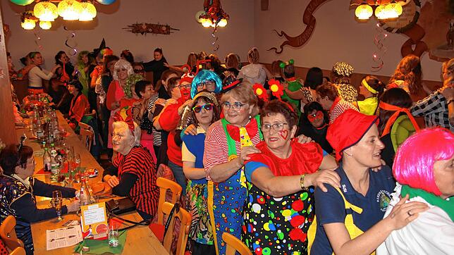 Mitschunkeln und sich bei der Polonaise anhängen, bringt zwischendurch den Kreislauf in Schwung und sorgt für Stimmung. Die ...