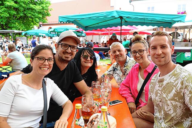 Bild 12: Das Dorffest in Aach-Linz lockt viele Besucher