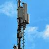 Ein 5G-Sendemast steht im Bahnhof Schlettau.