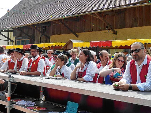 Bild 10: Gute Laune beim Mostfest in Bermatingen-Ahausen