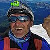 Ralf Zandona besteigt Berge meist bei Nacht: Hier beim Aufstieg auf den Mont Blanc. Rechts ist die Tete Gouter Hütte zu sehen.