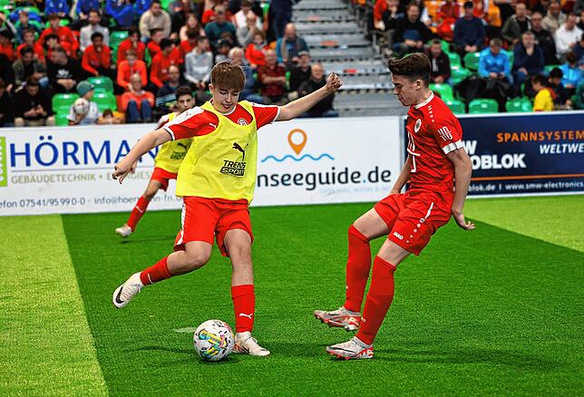 Bild 18: Europas beste U-15-Fußball-Teams in Friedrichshafen! Unsere besten Bilder vom MTU-Cup, Teil 1!