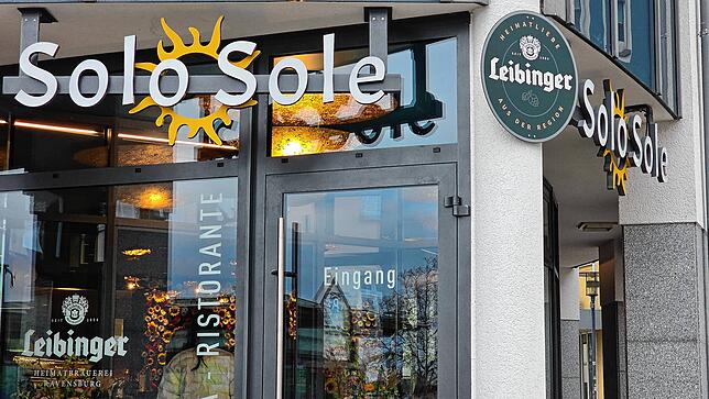 Nur Sonne: Der Eingangsbereich des Restaurants Solo Sole mit entsprechendem Schriftzug am Antonius-Eck.