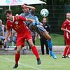 Premiere: Nico Husz (rechts, gegen Dennis Heinemann) krönte sein erstes Bezirksliga-Spiel für den SV Jestetten mit dem 3:1-Siegtreffer ...