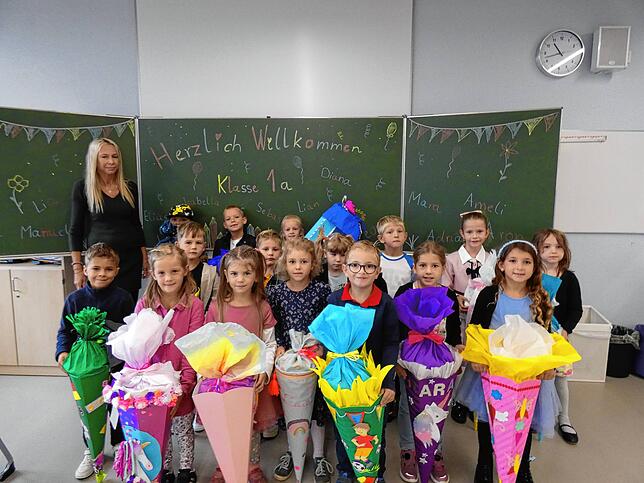 16 Jungen und Mädchen wurden in der Grundschule Buch in der Klasse 1 a eingeschult. Klassenlehrerin ist Silvie Pilz.