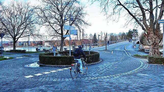 Auch der Kreisel soll kurzzeitig für den Fahrradverkehr komplett gesperrt werden, dieser wird dann umgeleitet.