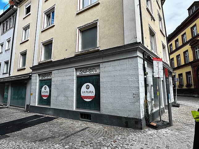 Auis dem ehemaligen „Schuhbidu“ wird nun ein Maklerbüro.