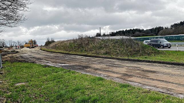 Noch müssen die Autos am Tuninger Rastplatz vorbeifahren – wie schon seit Jahren. 2025 soll sich das ändern.