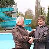 Personalwechsel im Parkschwimmbad. Remy Pérré (links) geht in Ruhestand. Neu im Schwimmmeister-Team ist Axel Stock.