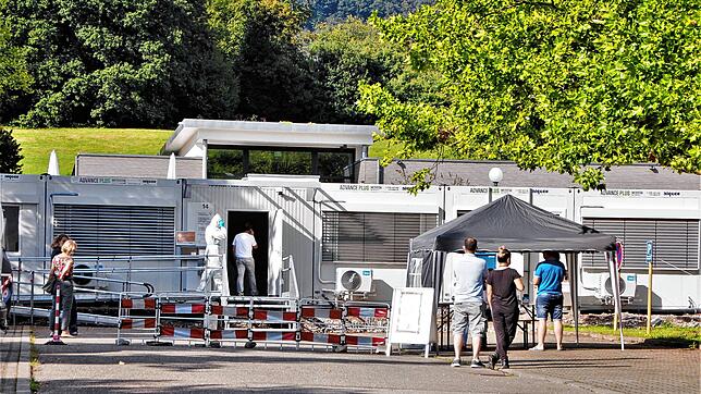 Das Corona-Testzentrum des Landkreises Waldshut auf dem Parkplatz des ehemaligen Kreiskrankenhauses in Bad Säckingen. Sollte die Schweiz ...