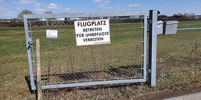 Bild 5: Unternehmer aus der Schweiz will den Flugplatz Konstanz übernehmen und würde sogar ehrenamtlich arbeiten, doch die Stadt hört ihn nicht an