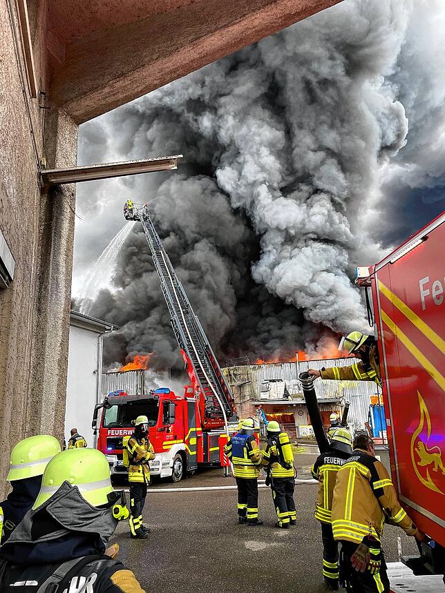 Bild 2: Bilder vom Großbrand in Wehr