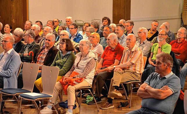 Der Informationsabend der Stadtverwaltung fand großes Interesse: Rund 100 Interessierte waren gekommen, um sich ein Bild von ...