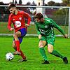 Der TSV Aach-Linzer (rechts Daniel Lohr) spielte vor anderthalb Wochen im Bezirkspokal auf den FC RW Salem (Mentor Cakiqi). Die Salemer ...