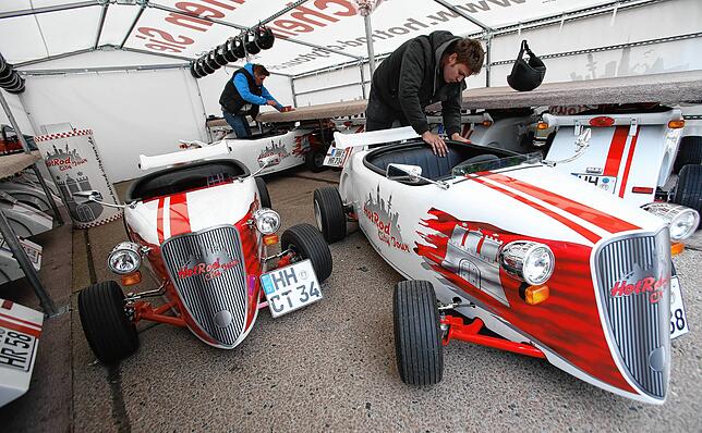 So etwa können Hot Rods aussehen. Hier Autos aus einem Fuhrpark in Hamburg.
