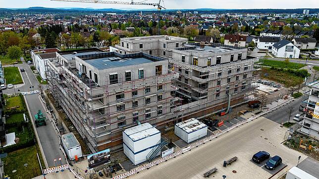 Blick auf das Bauprojekt Eschelen-Carré auf dem ehemaligen Krankenhaus-Gelände in Schwenningen. Seit Monaten stagniert hier die Baustelle.