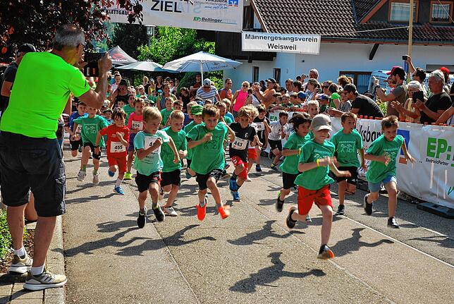 Bild 17: So schön war der Klettgaulauf 2024: Diese Läufer gehen an den Start
