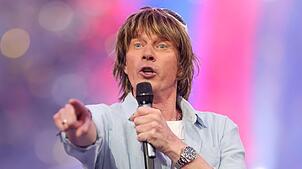 Mickie Krause ist seit Jahren ein bekannter Name in der Partyschlagerszene und erreicht mit seinen Songs ein breites Publikum.