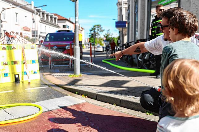 Bild 3: Radolfzell feiert 47. Altstadtfest: Musik, Genuss und Sonne ziehen Tausende Besucher an