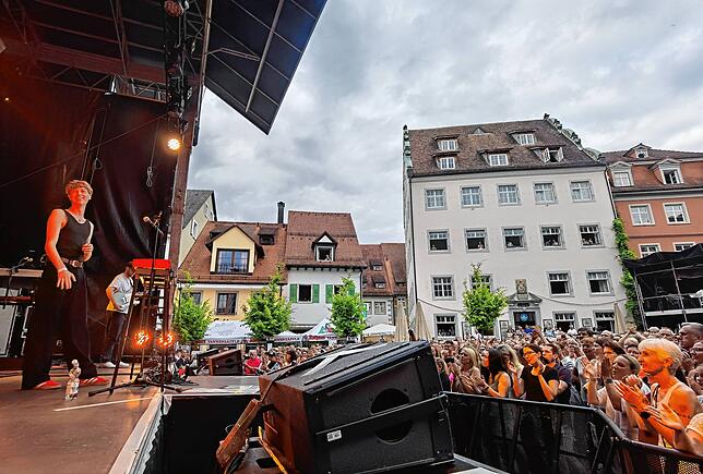 Bild 15: Johannes Oerding tritt in Meersburg auf: 4.000 Fans feiern begeistert